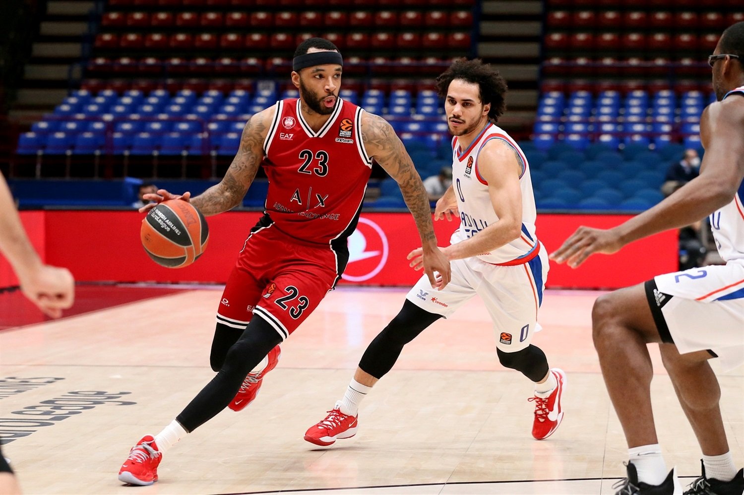 Malcolm Delaney Shane Larkin Armani Milano Anadolu Efes EuroLeague