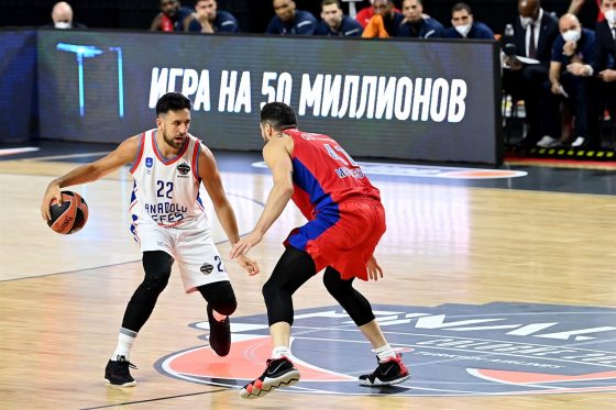 Vasilije Micic goes for 14 points in first half of semifinal vs CSKA Moscow