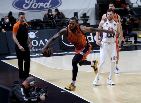 Derrick Williams becomes free agent after partying ways with Valencia