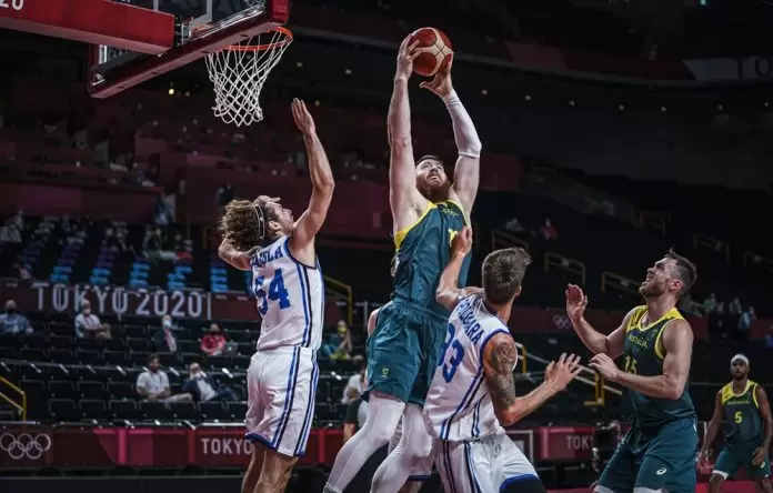aaron baynes-australia-tokyo