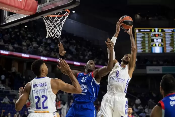 Adam Hanga Real Madrid Anadolu Efes