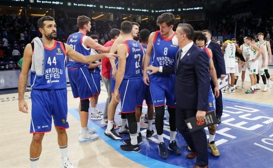 Anadolu Efes survived Zalgiris Kaunas after overtime