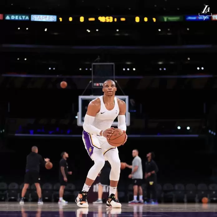 FBYQ0UdUYAEEl2i Russell Westbrook