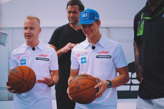 Aston Martin wins first ever F1 Free Throw Challenge in partnership with the NBA ahead of the Formula 1 Aramco United State Grand Prix
