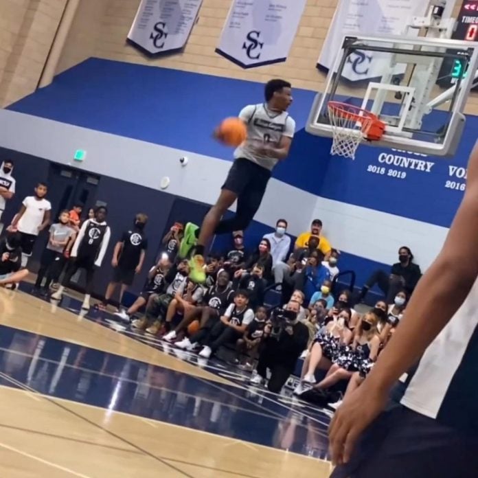 Bronny James throws down casual one-handed 360 dunk