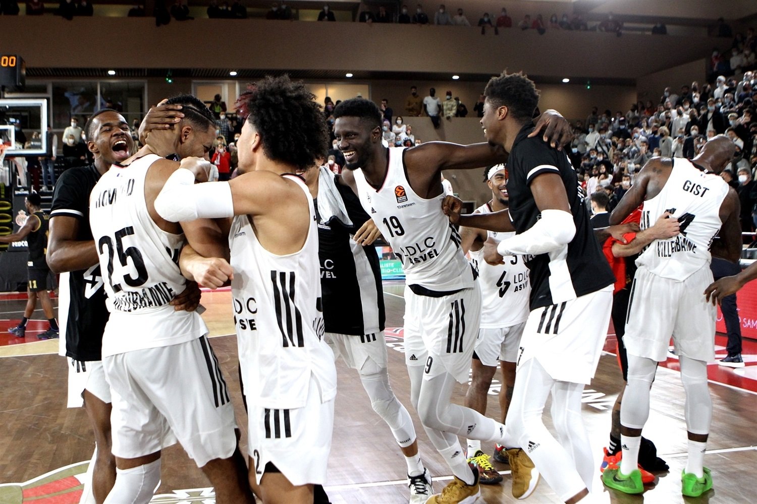 ldlc-asvel-villeurbanne-celebrates-eb21