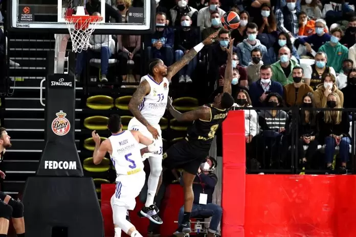trey-thompkins-real-madrid-eb21