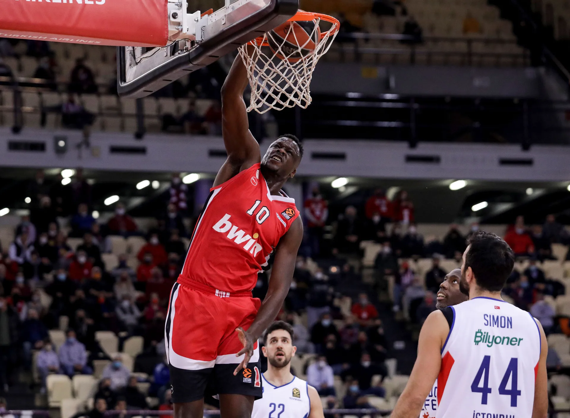 Moustapha Fall Olympiacos Anadolu Efes