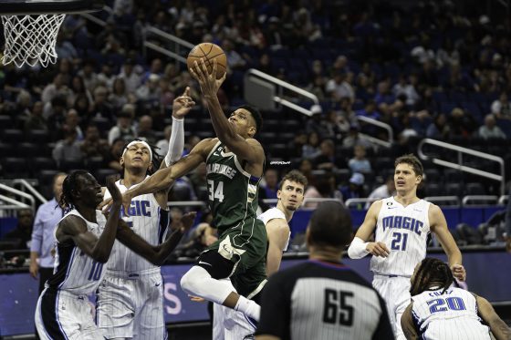Bucks clinch top-seed in whole playoffs but facing new injury from Middleton