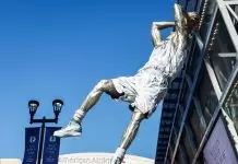 LOOK: Mavs unveils statue of Dirk Nowitzki on 2023 Christmas Day