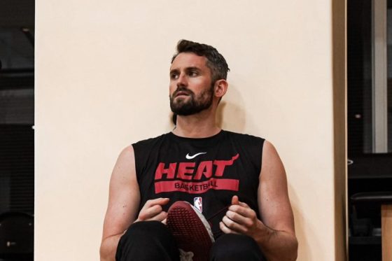 Kevin Love shares first look at a newborn baby