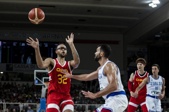 Kyle Anderson debuts for China in a mini-tournament vs Italy, scores 11 in a loss
