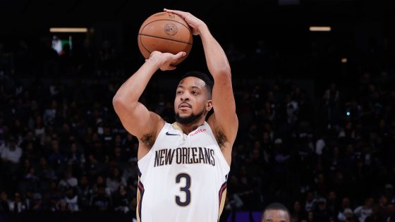 CJ McCollum goes off for 30 points as Pelicans rout Kings