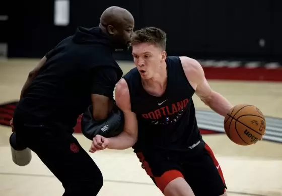 Dalton Knecht: Joe Cronin’s from a couple blocks away