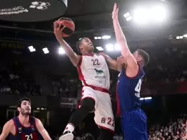 Fenerbahce lands Devon Hall