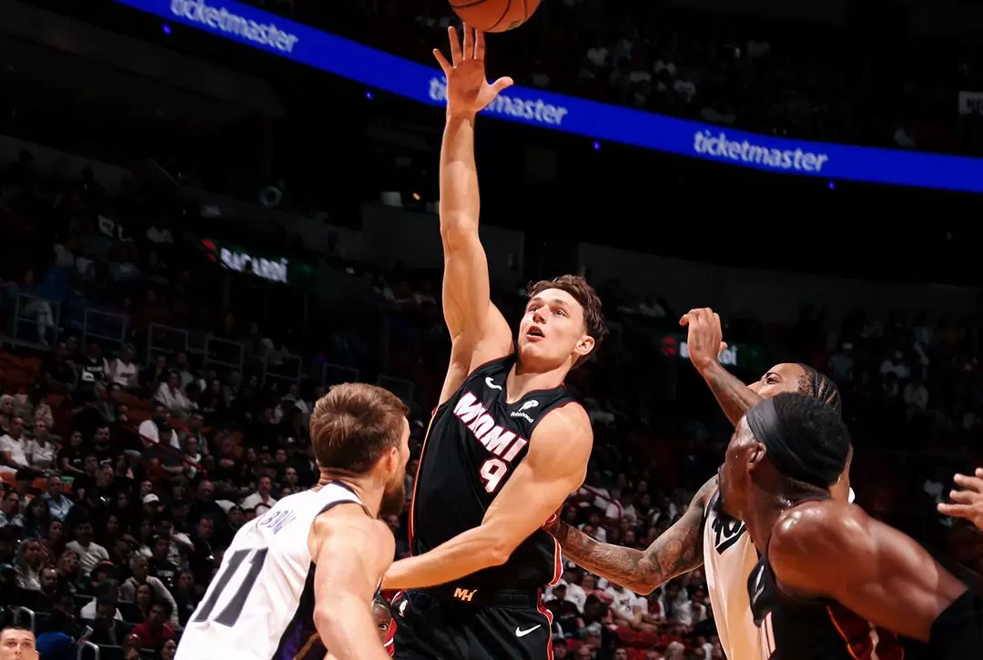 Heat outgun Bucks 112-105 for 7th straight win