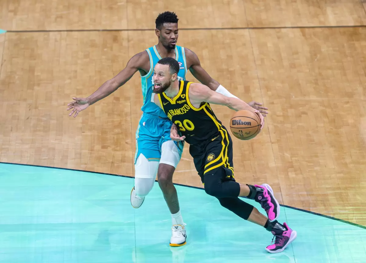 Stephen Curry shines in Charlotte as Warriors close 2025 with road win