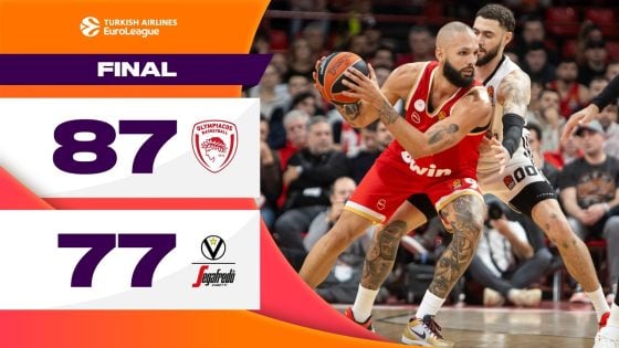 Vezenkov powers Olympiacos past Virtus in thriller