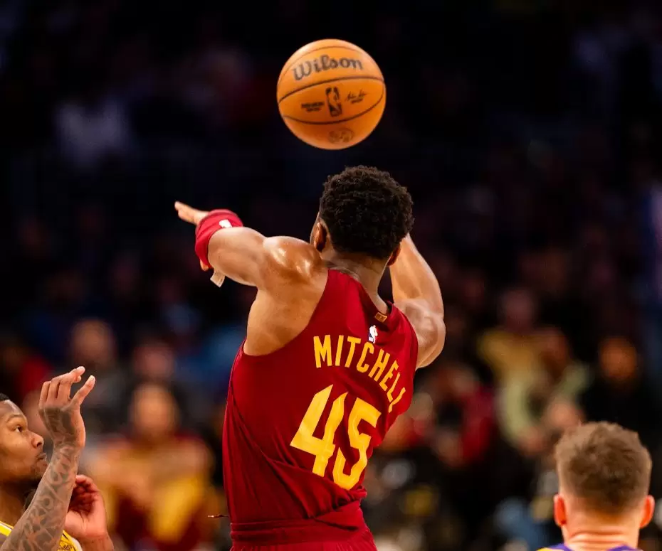 Cavaliers’ early burst beat Hornets 94-87