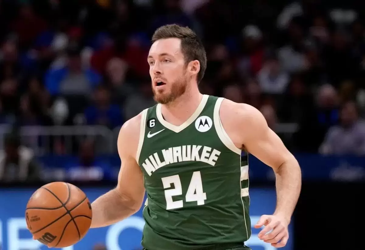 Pat Connaughton