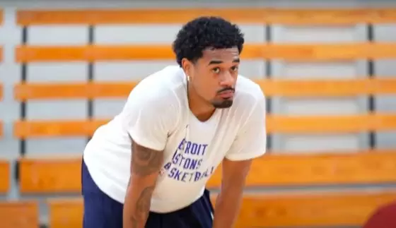 Pistons sign Tolu Smith to two-way contract