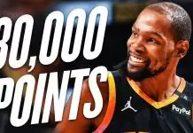 Kevin Durant reacts to reaching 30,000 career points