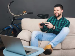What Makes People Keep Playing Online Games?