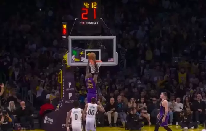 LeBron James lob