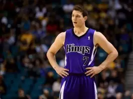 Jimmer Fredette announces retirement