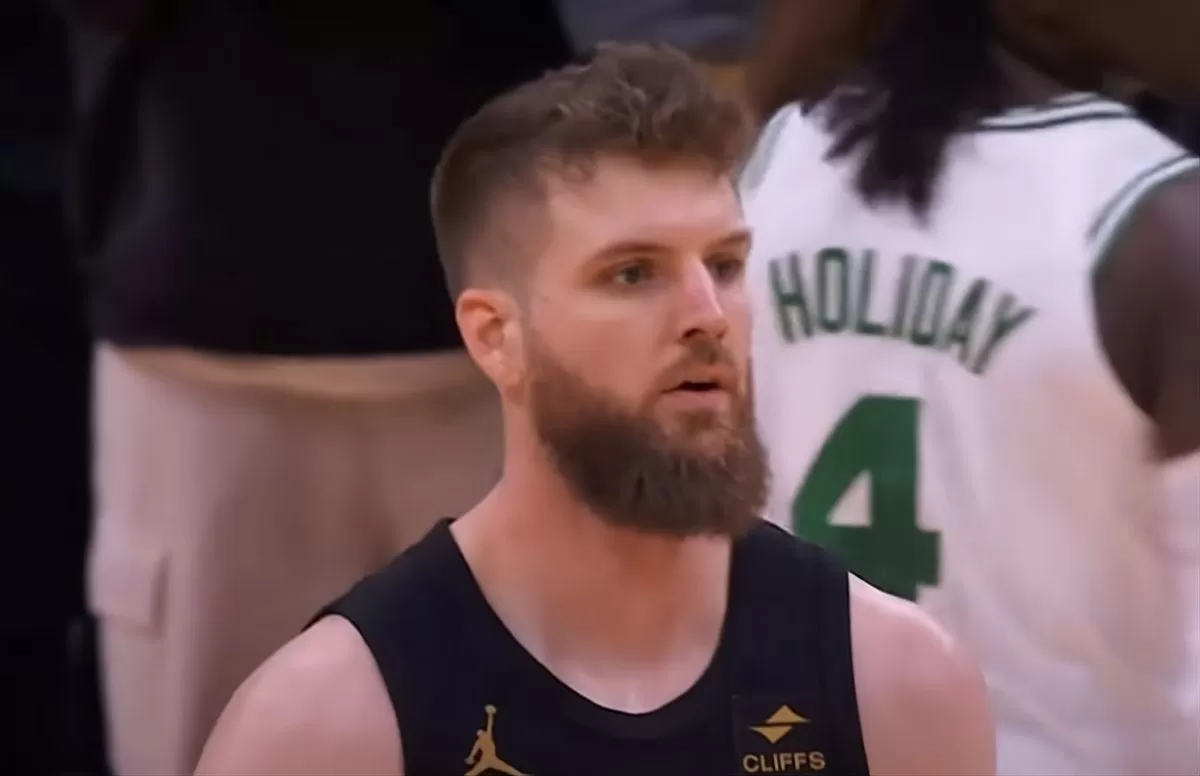 76ers add Dean Wade on four-year contract