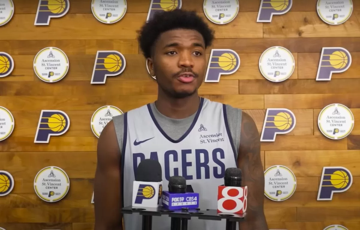 Bucks add Kam Jones on two-way deal