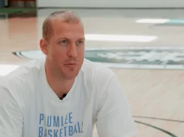 Spurs sign Mason Plumlee for season
