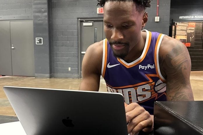 Jordan Ott on Nigel Hayes-Davis: “He’s as smart of a player as I’ve ever been around IQ-wise”