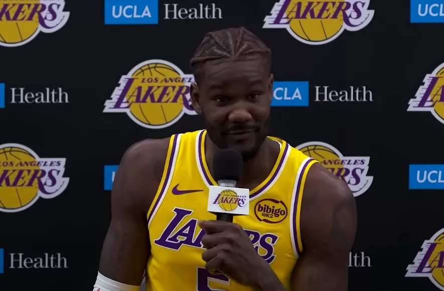 Deandre Ayton expected to exercise Lakers player option