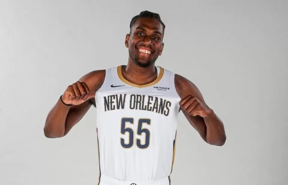 Celtics eye Kevon Looney as veteran center option