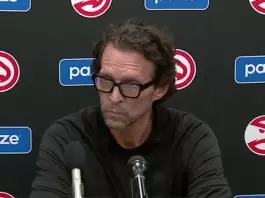 Hawks extend Quin Snyder