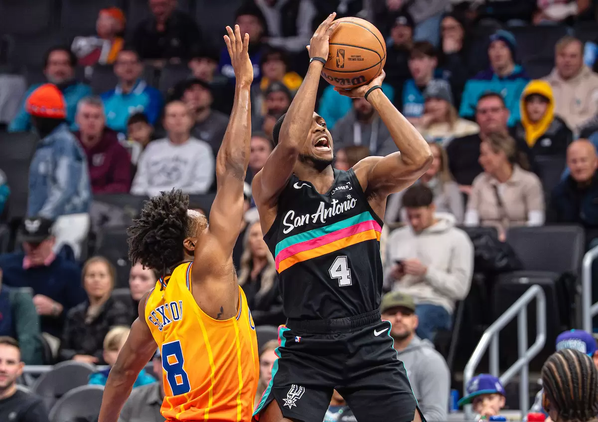 Spurs experiment with three-guard lineup in preseason victory