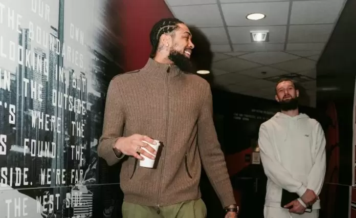 Brandon Ingram and Sandro Mamukelashvili
