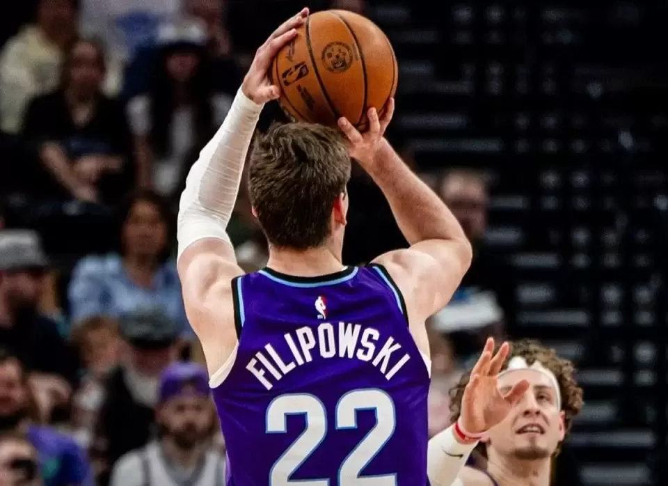 Kyle Filipowski remains sidelined after offseason back surgery