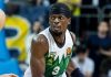 Zalgiris stuns Fenerbahce to keep EuroLeague playoff hopes alive