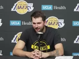 Luka Doncic watches fan dive for Lakers shirt