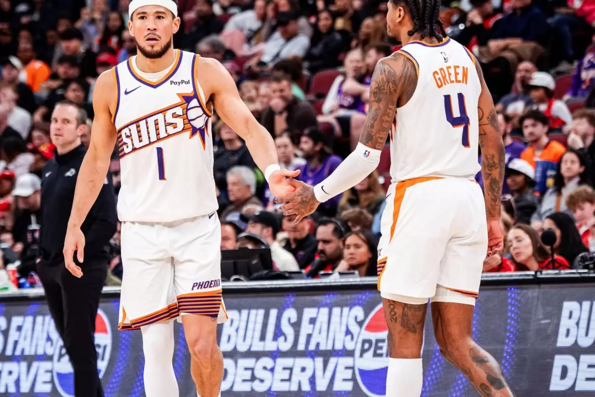 Suns edge Spurs in preseason matchup