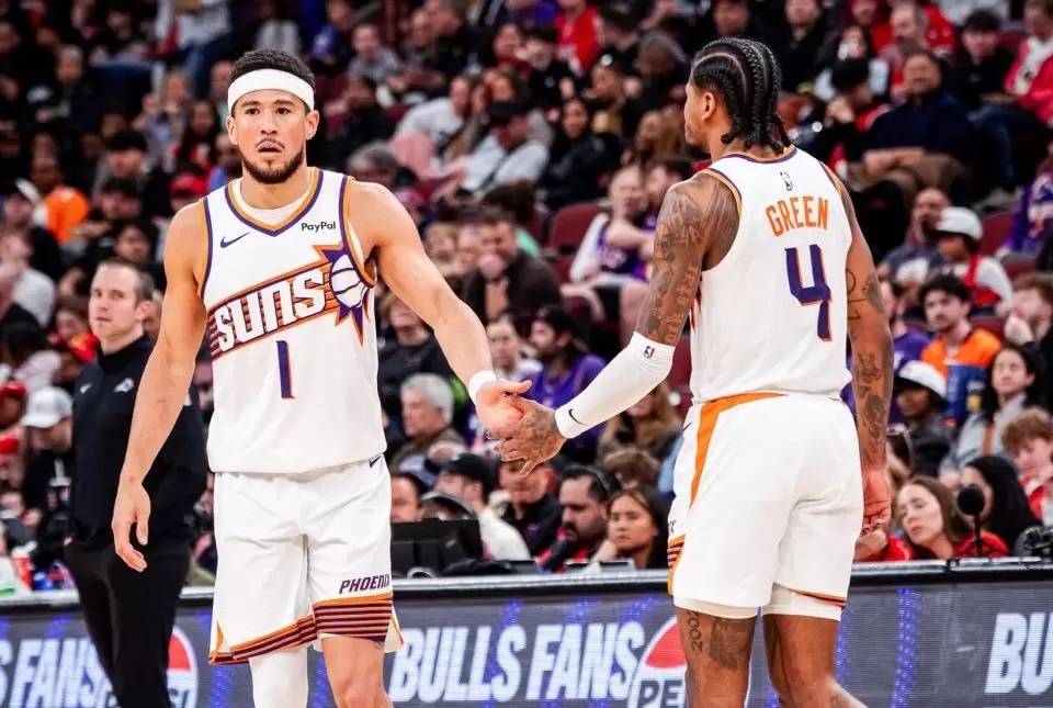 Suns edge Spurs in preseason matchup