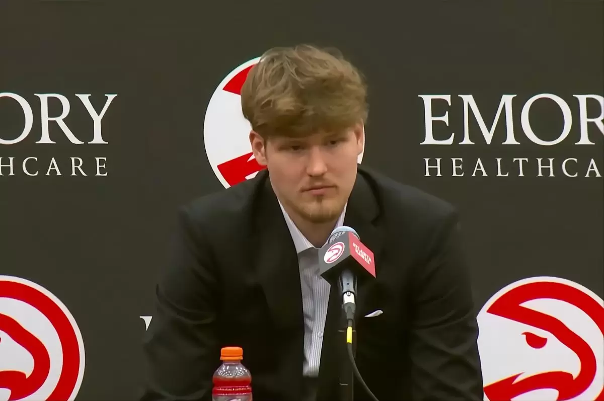 Hawks sign Henri Veesaar to four-year deal