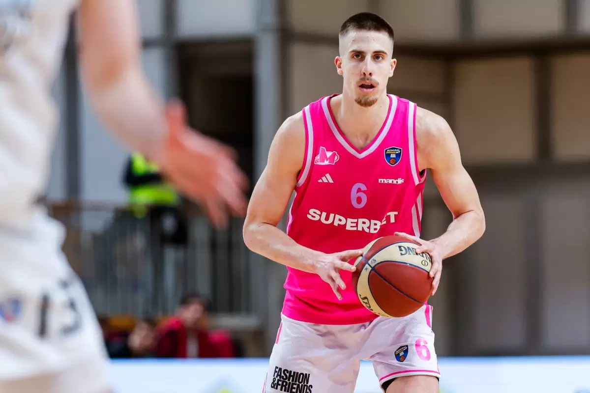 Bucks sign Bogoljub Markovic