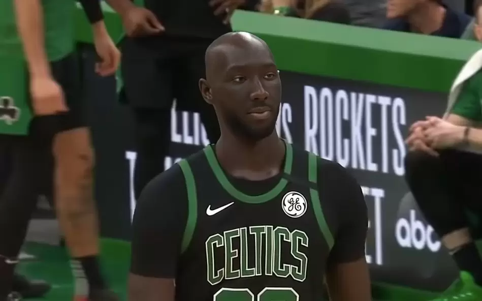 76ers sign Tacko Fall