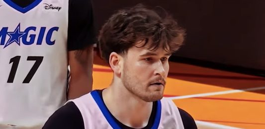 Hawks sign Will Baker
