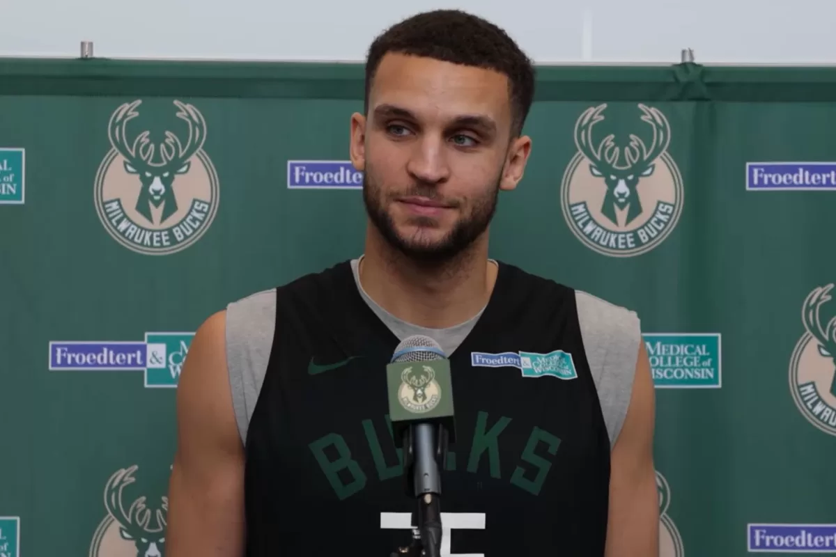 Bucks re-sign Pete Nance