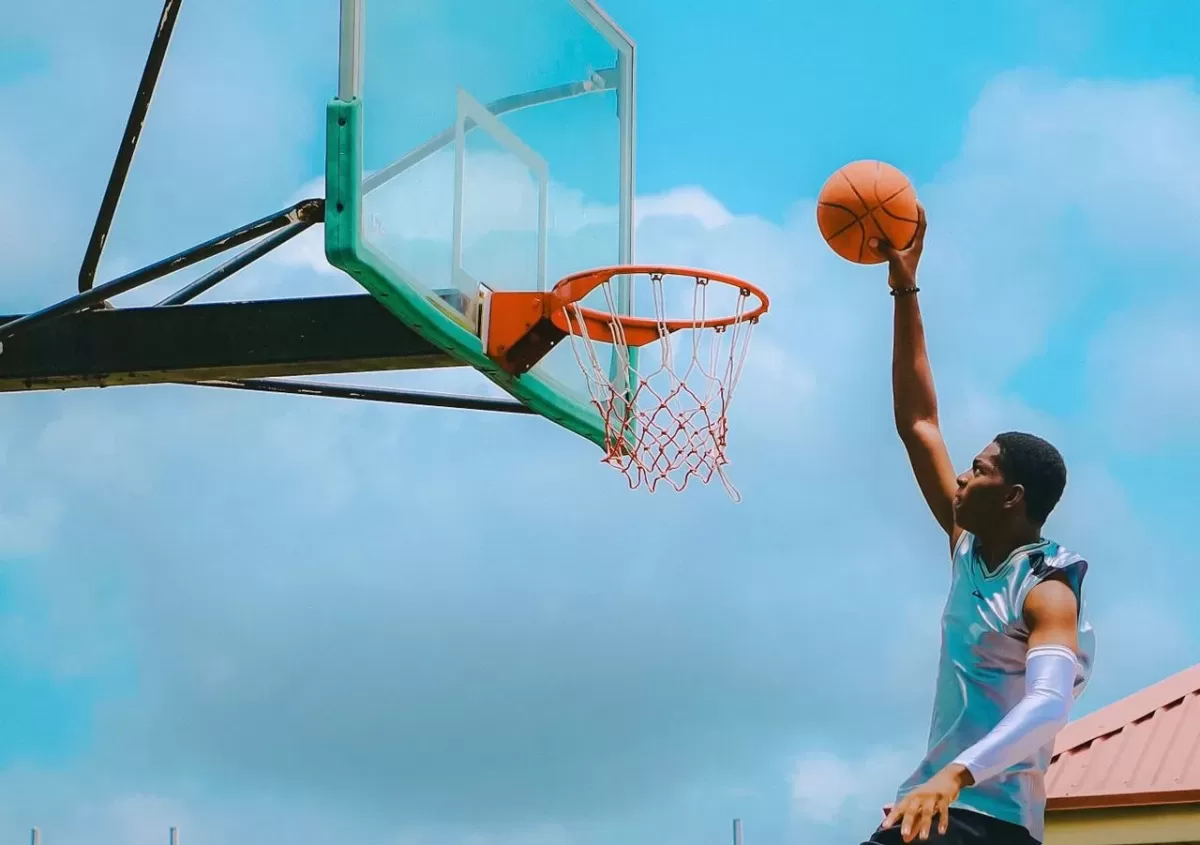 Why Basketball Odds Move So Fast: Pace, Rotations and the Data Behind In-Play Markets